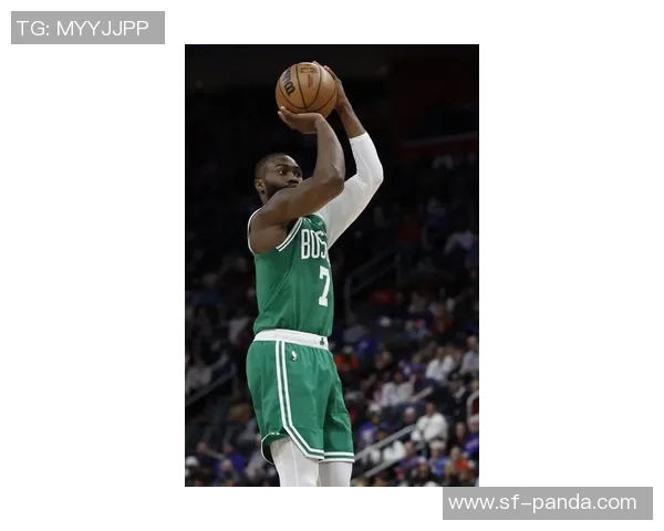 杰伦布朗全能表现助力球队胜利砍下35分5板5助1断展现领袖风范